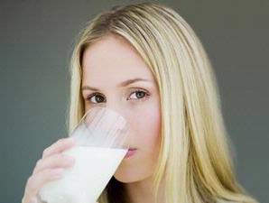 Minum Susu Sangat Baik Saat Usia 20 Tahun